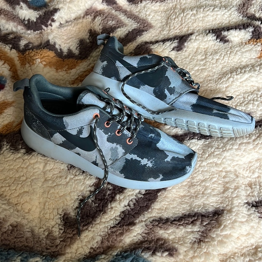 Nike roshe, navy and light blue. Size 6.5